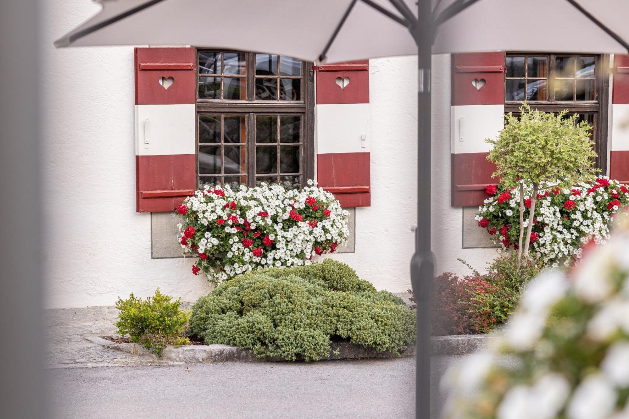 Aparthotel Ansitz Felsenheim Lermoos Exterior photo